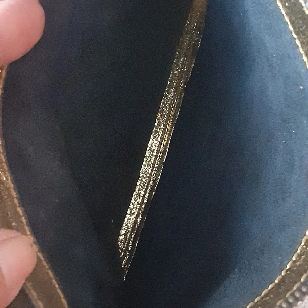 Marc Jacobs Distressed leather Pouch